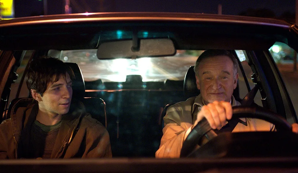 Robin Williams dirving a car in the Boulevard (2014) movie
